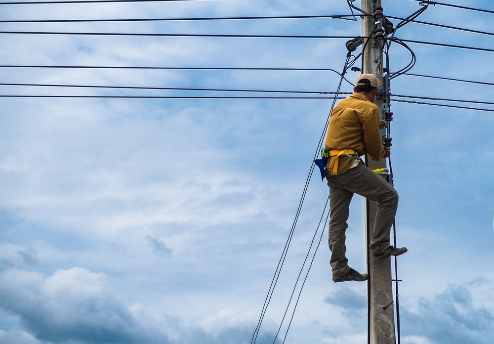 How Aerial Fiber Construction Works - V1 Fiber